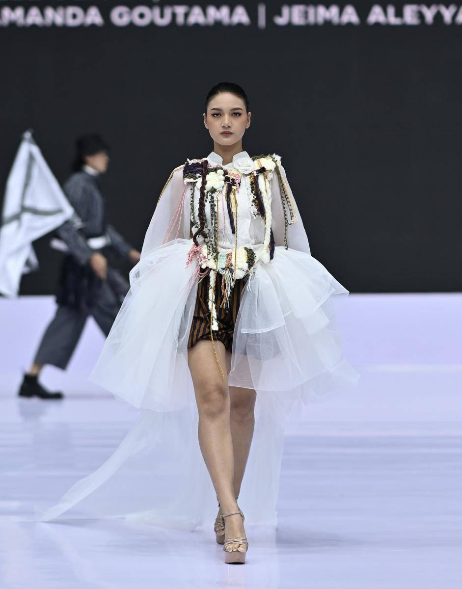 koleksi outfit edgy modern dari Taylor's University (Doc. UIC College)